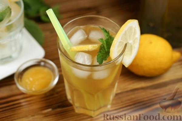 Холодный зелёный чай с лимоном и мёдом